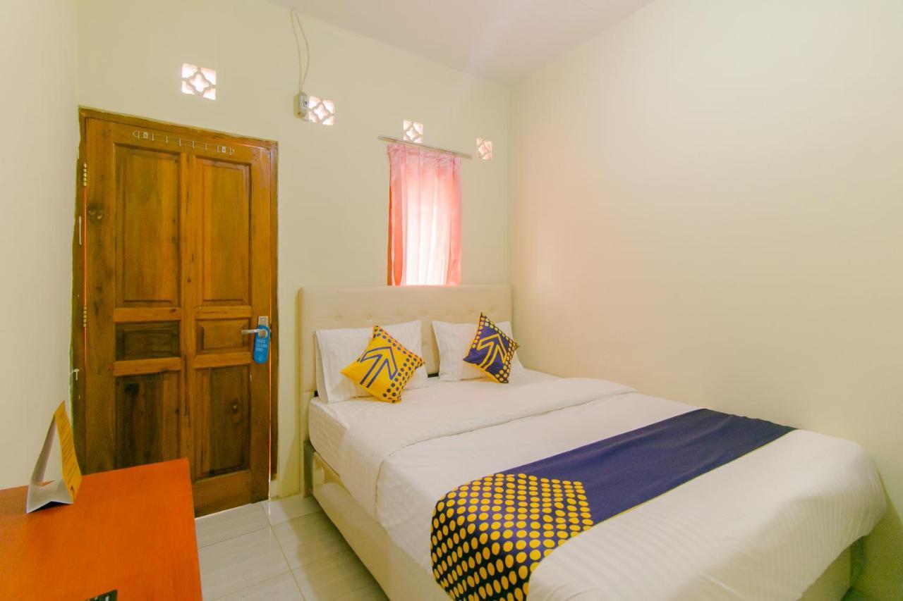Ayu Homestay Syariah Sukabumi Exterior photo