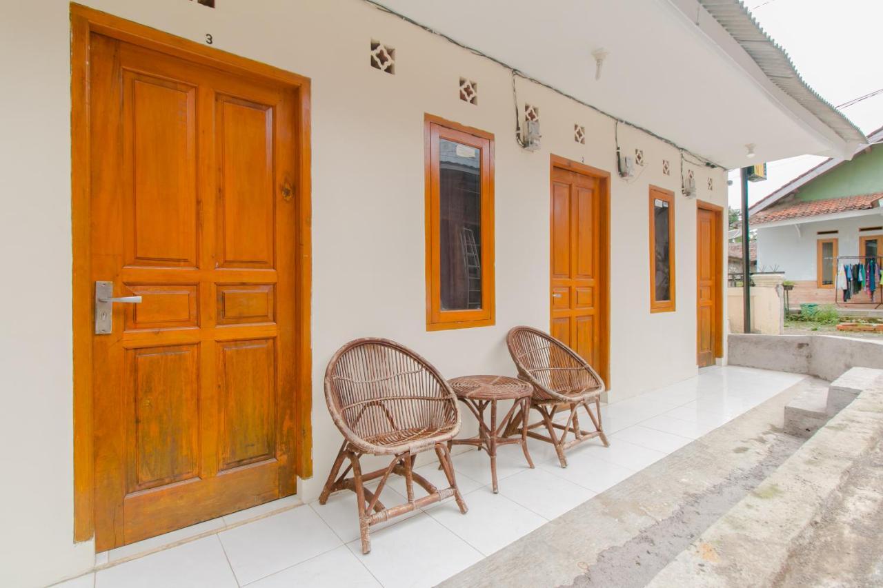Ayu Homestay Syariah Sukabumi Exterior photo