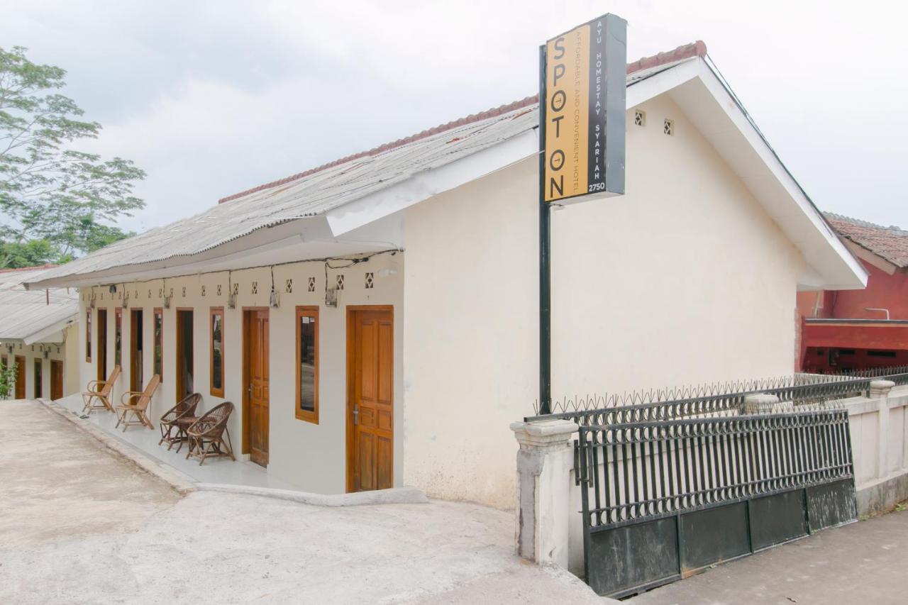 Ayu Homestay Syariah Sukabumi Exterior photo